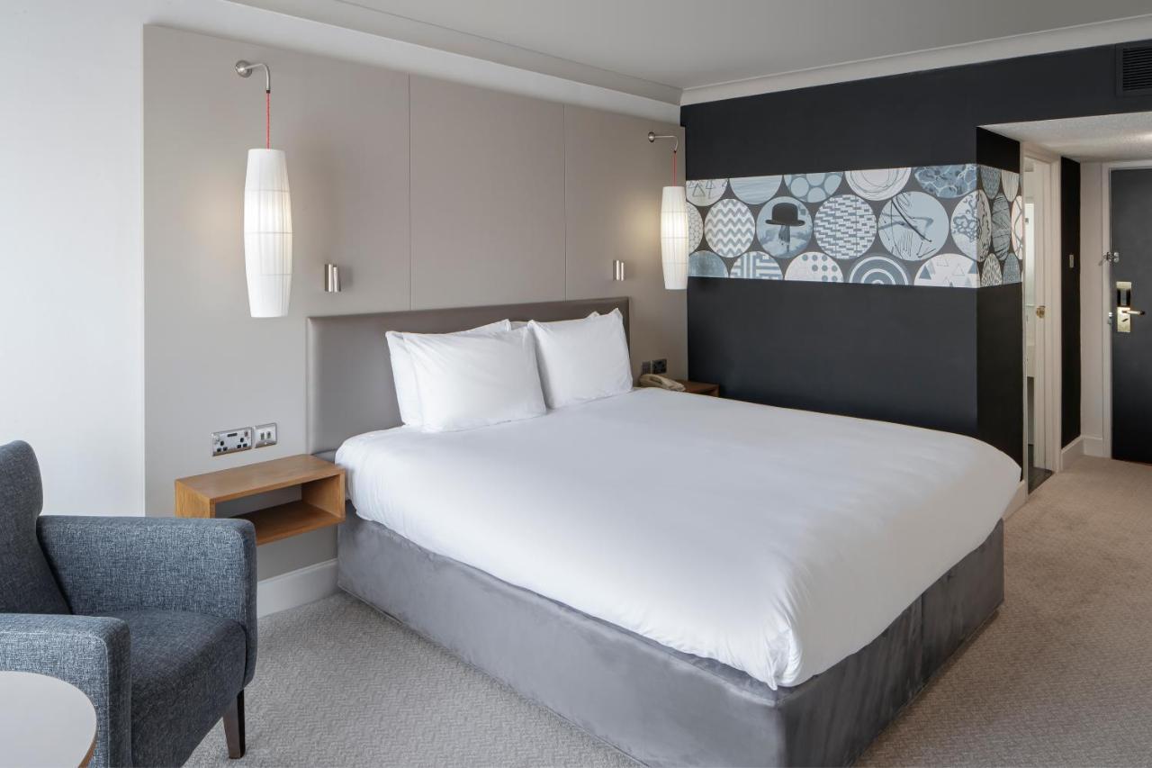 Standard Zimmer mit Kingsize-Bett und Schlafsofa